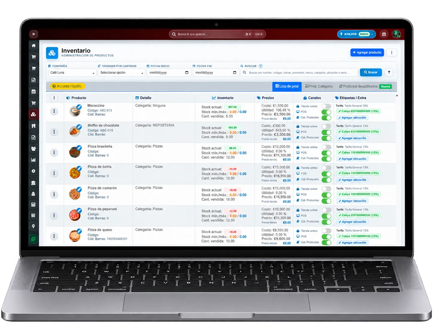 Laptop abierta mostrando el módulo de inventario web de POS Restaurantes con productos, existencias, precios y canales